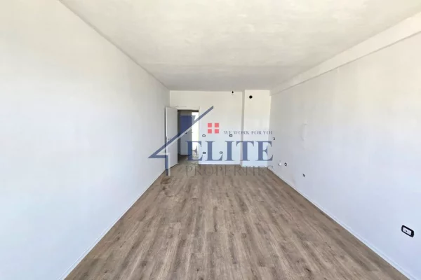 Shtepi ne shitje Apartament ne Tirane, 2+1, Mobilimi Bosh, pa mobiluar, Pagesa 140,000  Euro.