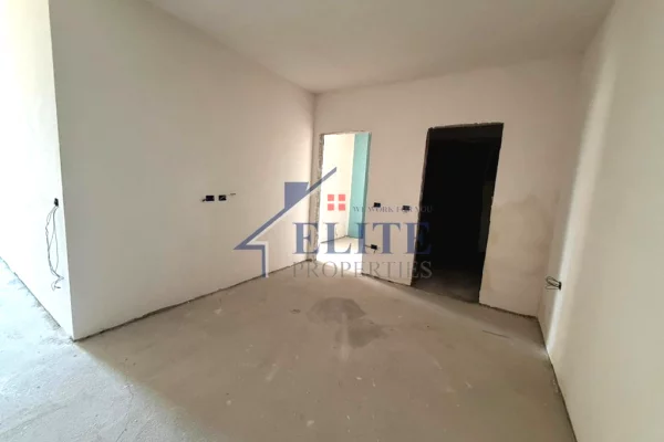 Shtepi ne shitje Apartament ne Tirane, 2+1, Mobilimi Bosh, pa mobiluar, Pagesa 102,595  Euro.