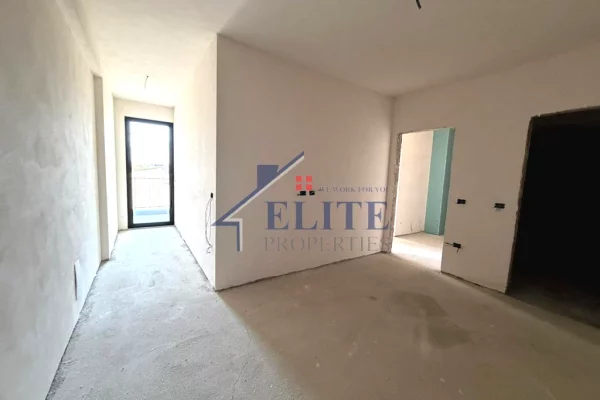 Shtepi ne shitje Apartament ne Tirane, 2+1, Mobilimi Bosh, pa mobiluar, Pagesa 102,595  Euro.