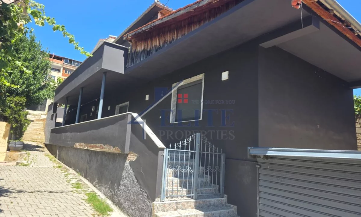 Shtepi ne shitje Shtepi Private ne Pogradec, 5+1, Mobilimi Pjeserisht e mobiluar, Pagesa 18,000,000  Leke.