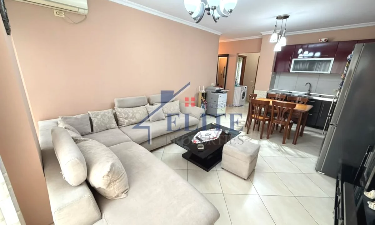 Shtepi ne shitje Apartament ne Tirane, 2+1, Mobilimi E mobiluar, Pagesa 243,000  Euro.