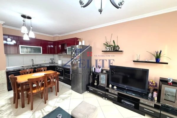 Shtepi ne shitje Apartament ne Tirane, 2+1, Mobilimi E mobiluar, Pagesa 243,000  Euro.