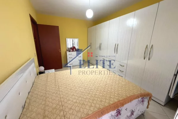Shtepi ne shitje Apartament ne Tirane, 2+1, Mobilimi E mobiluar, Pagesa 243,000  Euro.