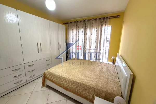 Shtepi ne shitje Apartament ne Tirane, 2+1, Mobilimi E mobiluar, Pagesa 243,000  Euro.