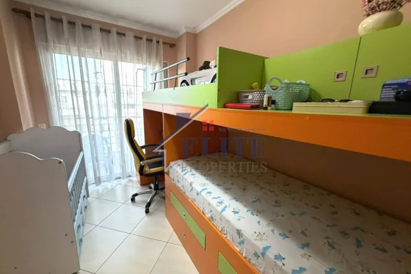 Shtepi ne shitje Apartament ne Tirane, 2+1, Mobilimi E mobiluar, Pagesa 243,000  Euro.