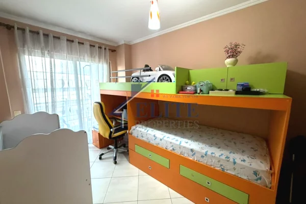 Shtepi ne shitje Apartament ne Tirane, 2+1, Mobilimi E mobiluar, Pagesa 243,000  Euro.