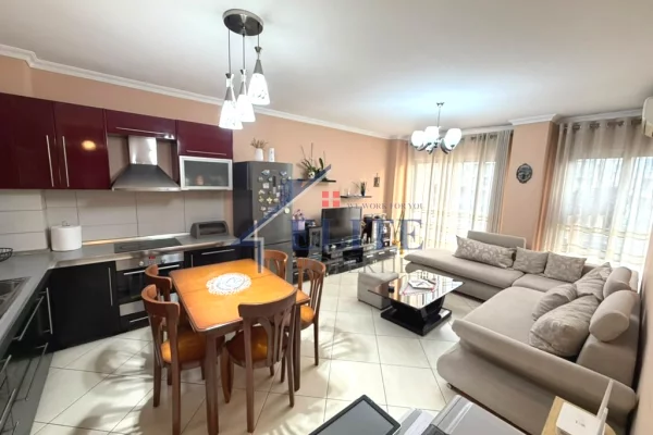Shtepi ne shitje Apartament ne Tirane, 2+1, Mobilimi E mobiluar, Pagesa 243,000  Euro.
