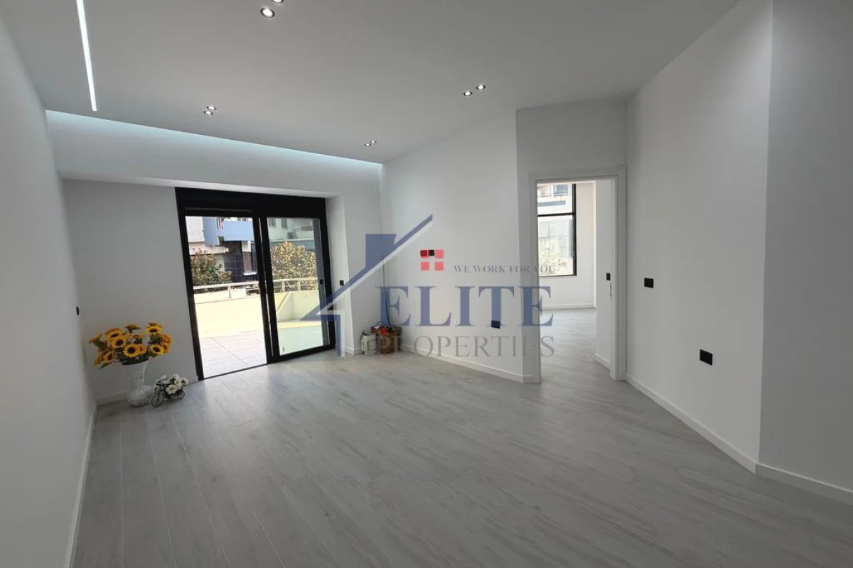 Shtepi ne shitje Apartament ne Vlore, 2+1, Mobilimi Bosh, pa mobiluar, Pagesa 351,000  Euro.