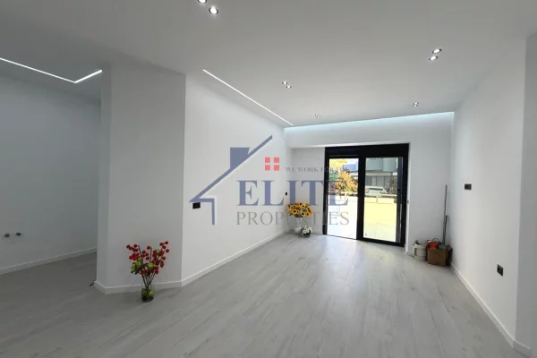 Shtepi ne shitje Apartament ne Vlore, 2+1, Mobilimi Bosh, pa mobiluar, Pagesa 351,000  Euro.