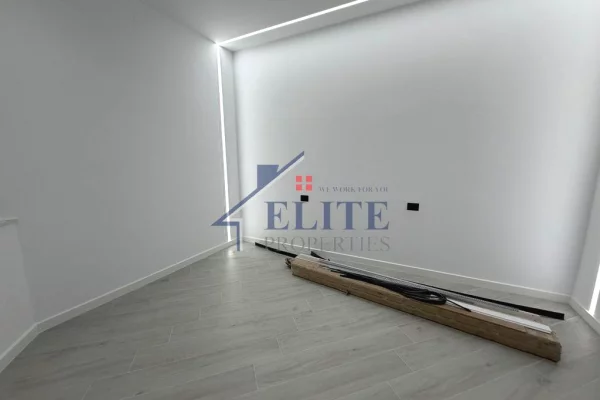 Shtepi ne shitje Apartament ne Vlore, 2+1, Mobilimi Bosh, pa mobiluar, Pagesa 351,000  Euro.