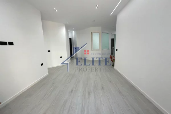 Shtepi ne shitje Apartament ne Vlore, 2+1, Mobilimi Bosh, pa mobiluar, Pagesa 351,000  Euro.