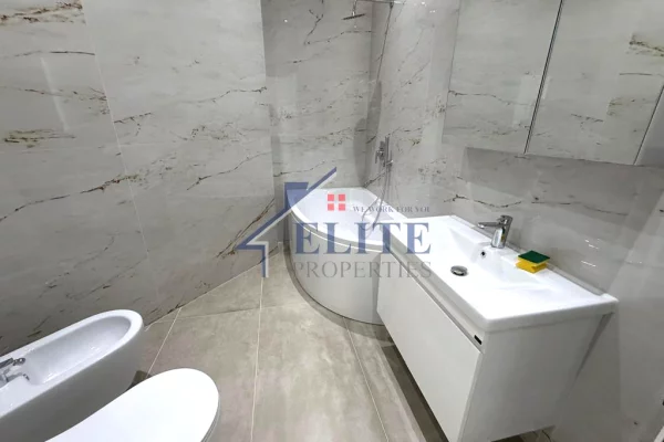 Shtepi ne shitje Apartament ne Vlore, 2+1, Mobilimi Bosh, pa mobiluar, Pagesa 351,000  Euro.