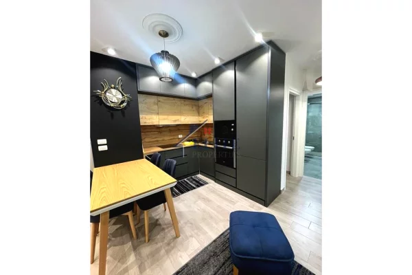 Shtepi me qera Apartament ne Tirane, 2+1, Mobilimi E mobiluar, Pagesa 800  Euro.