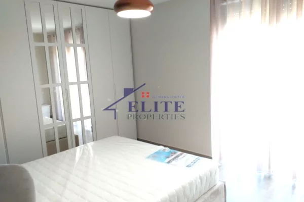 Shtepi me qera Apartament ne Tirane, 2+1, Mobilimi E mobiluar, Pagesa 800  Euro.