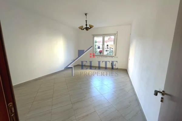 Shtepi ne shitje Apartament ne Tirane, 2+1, Mobilimi Bosh, pa mobiluar, Pagesa 255,000  Euro.