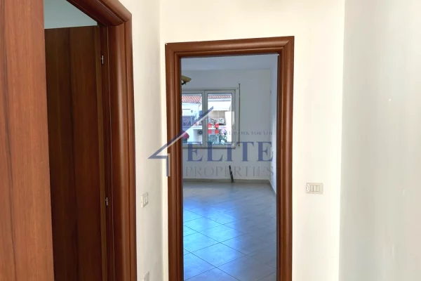 Shtepi ne shitje Apartament ne Tirane, 2+1, Mobilimi Bosh, pa mobiluar, Pagesa 255,000  Euro.