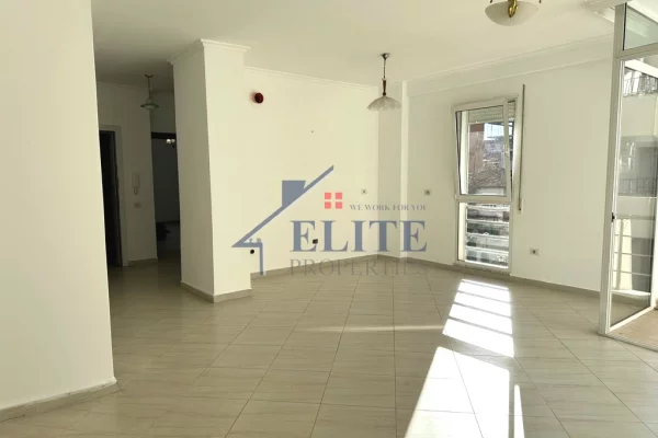 Pazari i Ri, apartament 2+1 në shitje