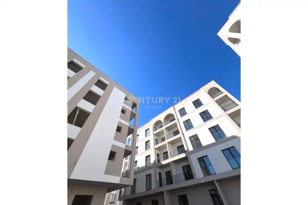 Shtepi ne shitje Apartament ne Durres, 2+1, Mobilimi Bosh, pa mobiluar, Pagesa 102,000  Euro.
