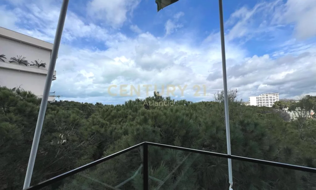 Shtepi ne shitje Apartament ne Durres, 2+1, Mobilimi Bosh, pa mobiluar, Pagesa 135,000  Euro.