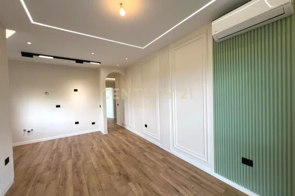 Shtepi ne shitje Apartament ne Durres, 2+1, Mobilimi Bosh, pa mobiluar, Pagesa 135,000  Euro.