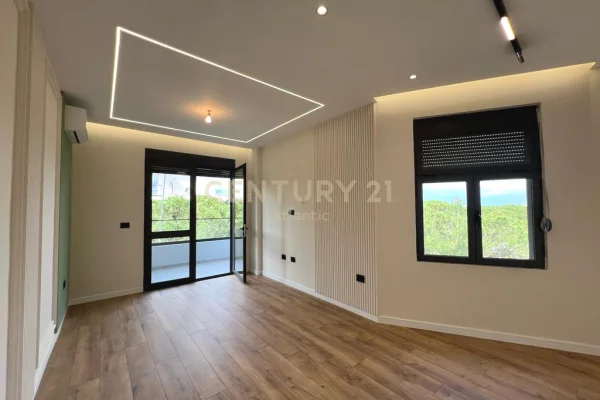 Shtepi ne shitje Apartament ne Durres, 2+1, Mobilimi Bosh, pa mobiluar, Pagesa 135,000  Euro.