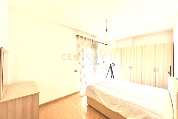 Shtepi ne shitje Apartament ne Durres, 2+1, Mobilimi E mobiluar, Pagesa 79,000  Euro.