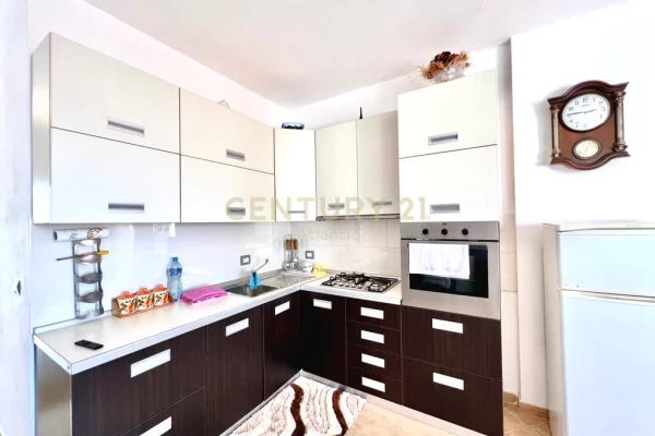 Shtepi ne shitje Apartament ne Durres, 2+1, Mobilimi E mobiluar, Pagesa 79,000  Euro.