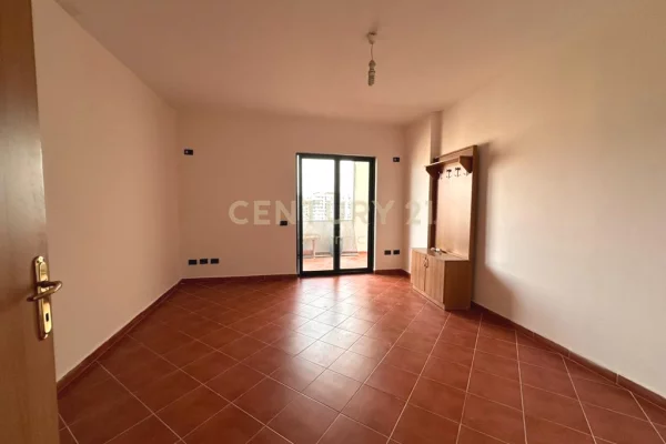 Appartamento in vendita a Durazzo 2+1, Vuoto