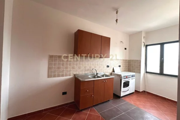 Appartamento in vendita a Durazzo 2+1, Vuoto