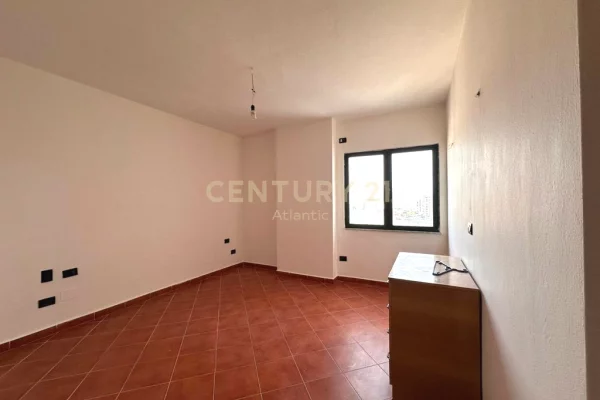 Appartamento in vendita a Durazzo 2+1, Vuoto