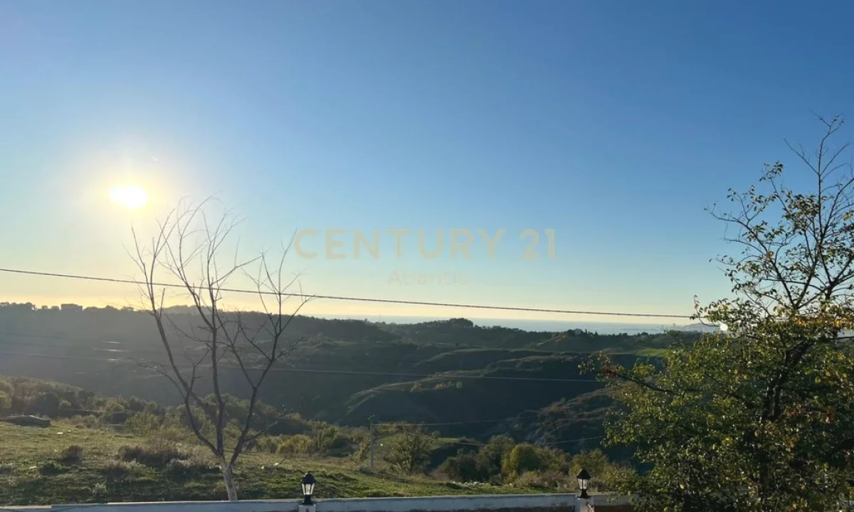 Shtepi ne shitje Vila Luksoze ne Durres, 2+1, Mobilimi E mobiluar, Pagesa 165,000  Euro.