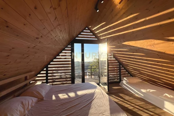 Shtepi ne shitje Vila Luksoze ne Durres, 2+1, Mobilimi E mobiluar, Pagesa 165,000  Euro.