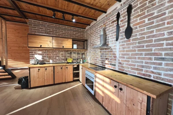 Shtepi ne shitje Vila Luksoze ne Durres, 2+1, Mobilimi E mobiluar, Pagesa 165,000  Euro.