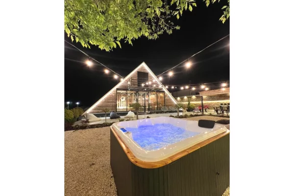 Shtepi ne shitje Vila Luksoze ne Durres, 2+1, Mobilimi E mobiluar, Pagesa 165,000  Euro.