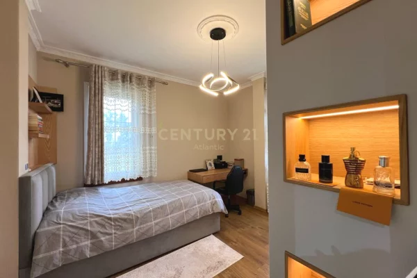 Shtepi ne shitje Vila Luksoze ne Tirane, 5+1, Mobilimi E mobiluar, Pagesa 400,000  Euro.