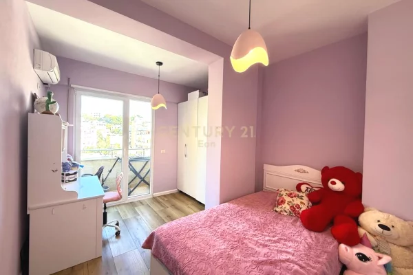 Shtepi ne shitje Apartament ne Durres, 2+1, Mobilimi E mobiluar, Pagesa 350,000  Euro.
