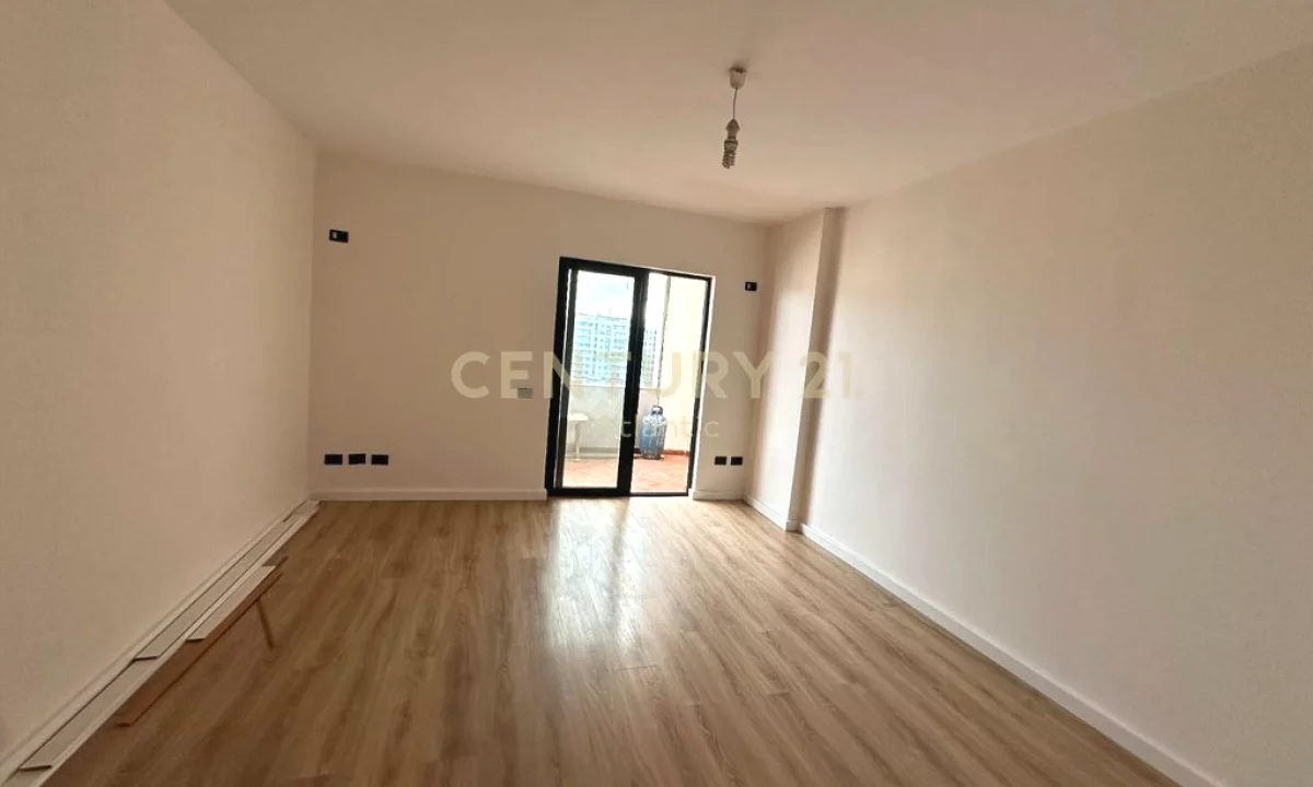 Shtepi ne shitje Apartament ne Durres, 2+1, Mobilimi Bosh, pa mobiluar, Pagesa 115,000  Euro.