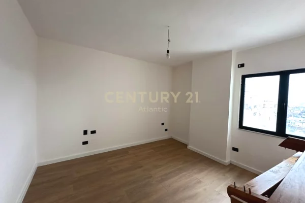 Shtepi ne shitje Apartament ne Durres, 2+1, Mobilimi Bosh, pa mobiluar, Pagesa 115,000  Euro.