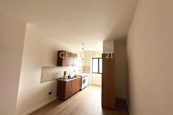 Shtepi ne shitje Apartament ne Durres, 2+1, Mobilimi Bosh, pa mobiluar, Pagesa 115,000  Euro.