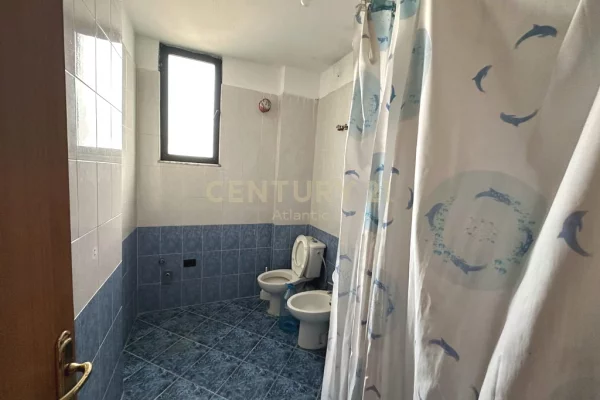 Shtepi ne shitje Apartament ne Durres, 2+1, Mobilimi Bosh, pa mobiluar, Pagesa 115,000  Euro.