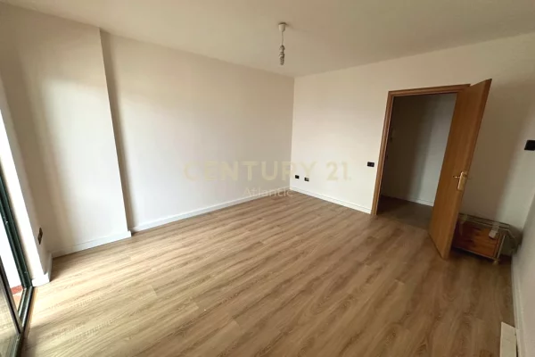 Shtepi ne shitje Apartament ne Durres, 2+1, Mobilimi Bosh, pa mobiluar, Pagesa 115,000  Euro.