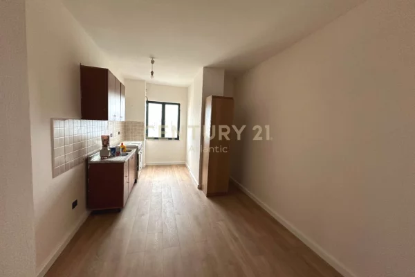 Shtepi ne shitje Apartament ne Durres, 2+1, Mobilimi Bosh, pa mobiluar, Pagesa 115,000  Euro.