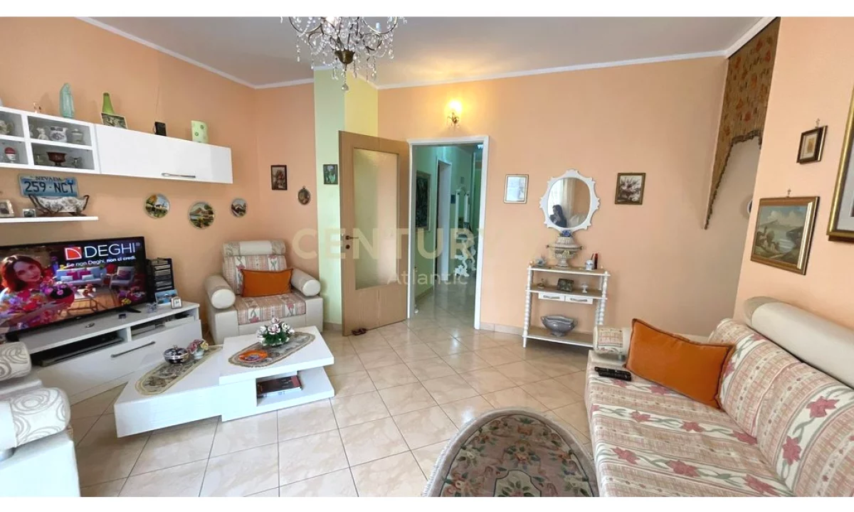 Shtepi ne shitje Apartament ne Durres, 3+1, Mobilimi E mobiluar, Pagesa 265,000  Euro.