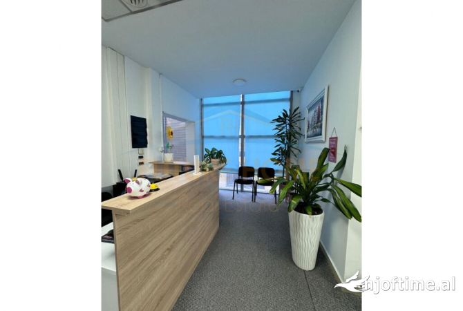 Ambiente Commerciale in Affitto 3+1 a Tirana - 1,600 Euro