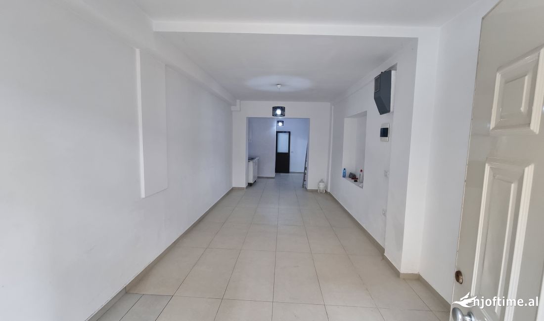 Shitet, Njesi Biznesi, Myslym Shyri, Tirane