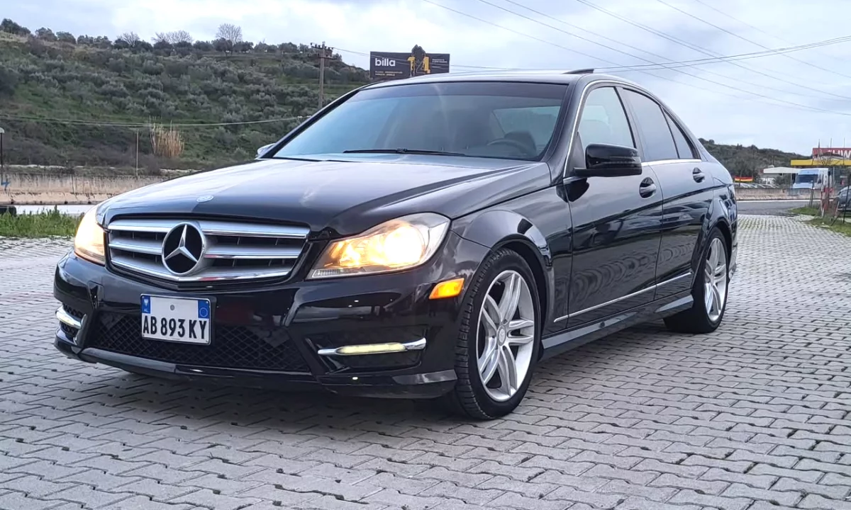 Makina ne shitje ne Lushnje, Mercedes-Benz, 2012 gasoline-gas,Kambio Automatik Pagesa 7,999  Euro.