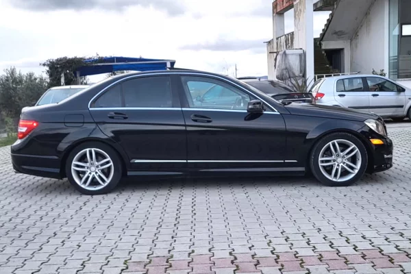 Makina ne shitje ne Lushnje, Mercedes-Benz, 2012 gasoline-gas,Kambio Automatik Pagesa 7,999  Euro.