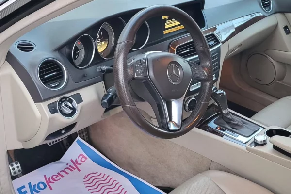 Makina ne shitje ne Lushnje, Mercedes-Benz, 2012 gasoline-gas,Kambio Automatik Pagesa 7,999  Euro.