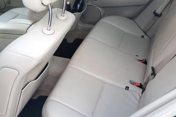 Makina ne shitje ne Lushnje, Mercedes-Benz, 2012 gasoline-gas,Kambio Automatik Pagesa 7,999  Euro.