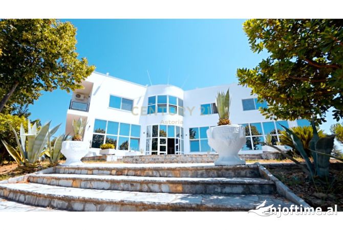 Ambiente Commerciale in Vendita 5+1 a Berat - 890,000 Euro